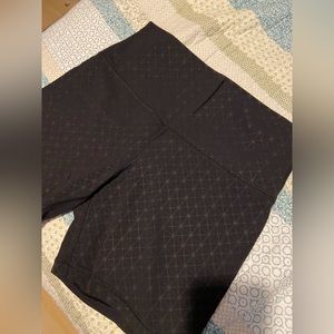 Lululemon align super high rise 6” biker short with cool design